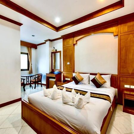 Magnific Patong Hotel Exterior photo