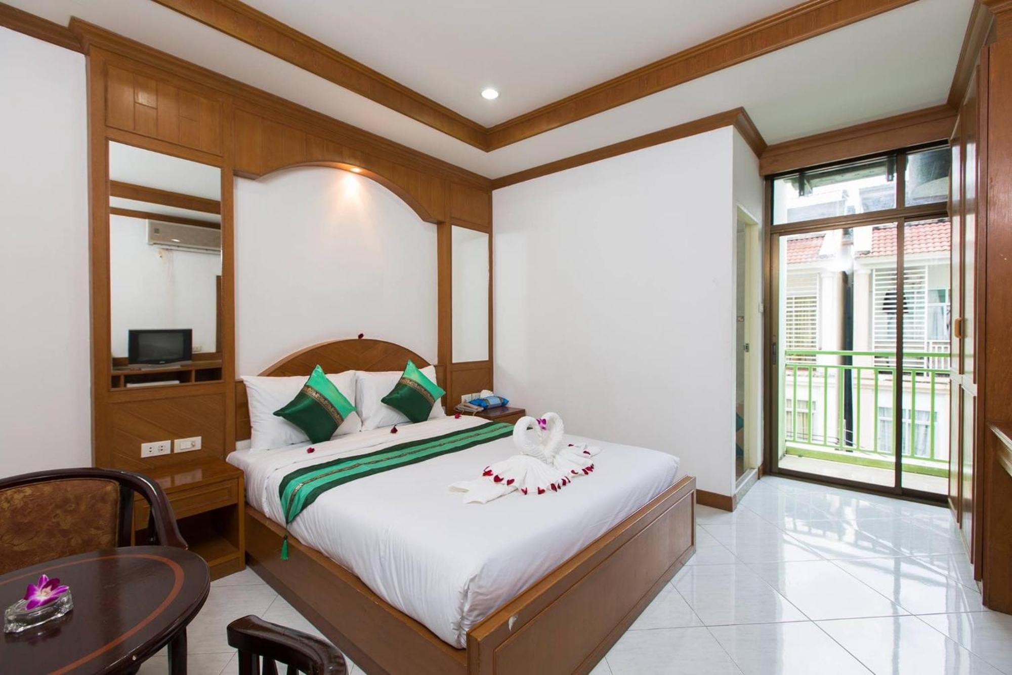 Magnific Patong Hotel Exterior photo