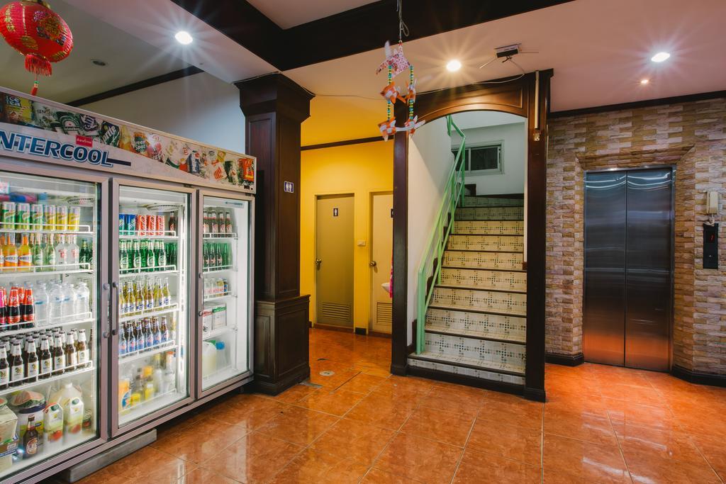 Magnific Patong Hotel Exterior photo